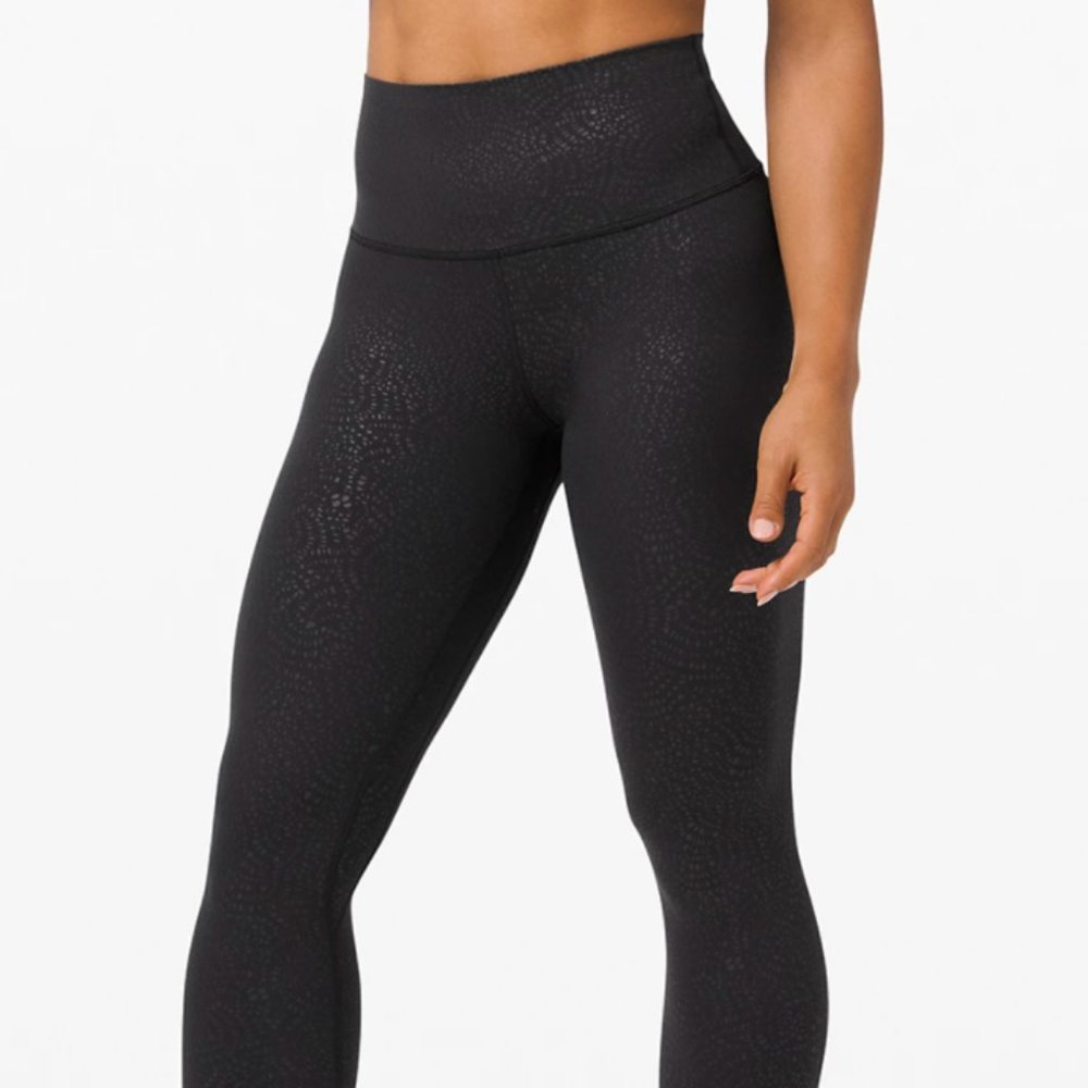 Lululemon Filigree Emboss Black align 28 in size 2
